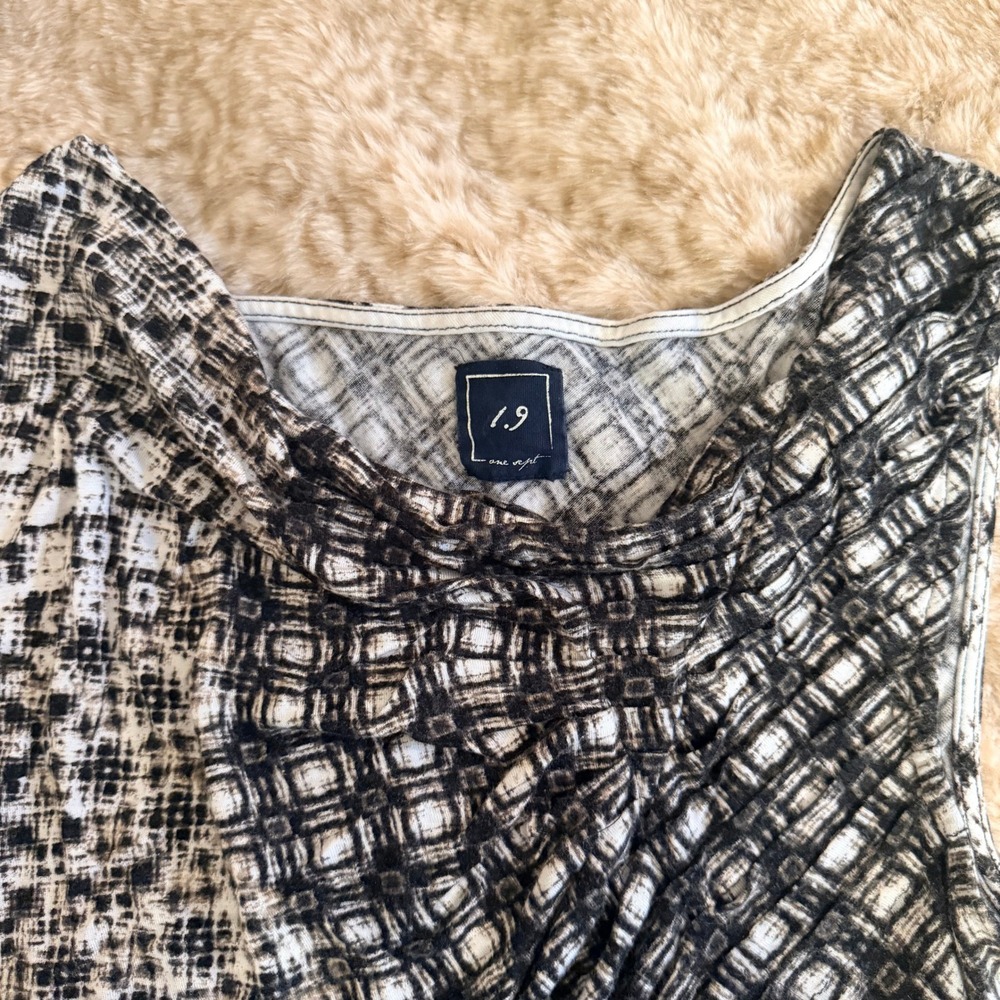 1.9 One Sept Women Black White Geometric Abstract Cowl Neck Asymmetrical Top L - Picture 3 of 5